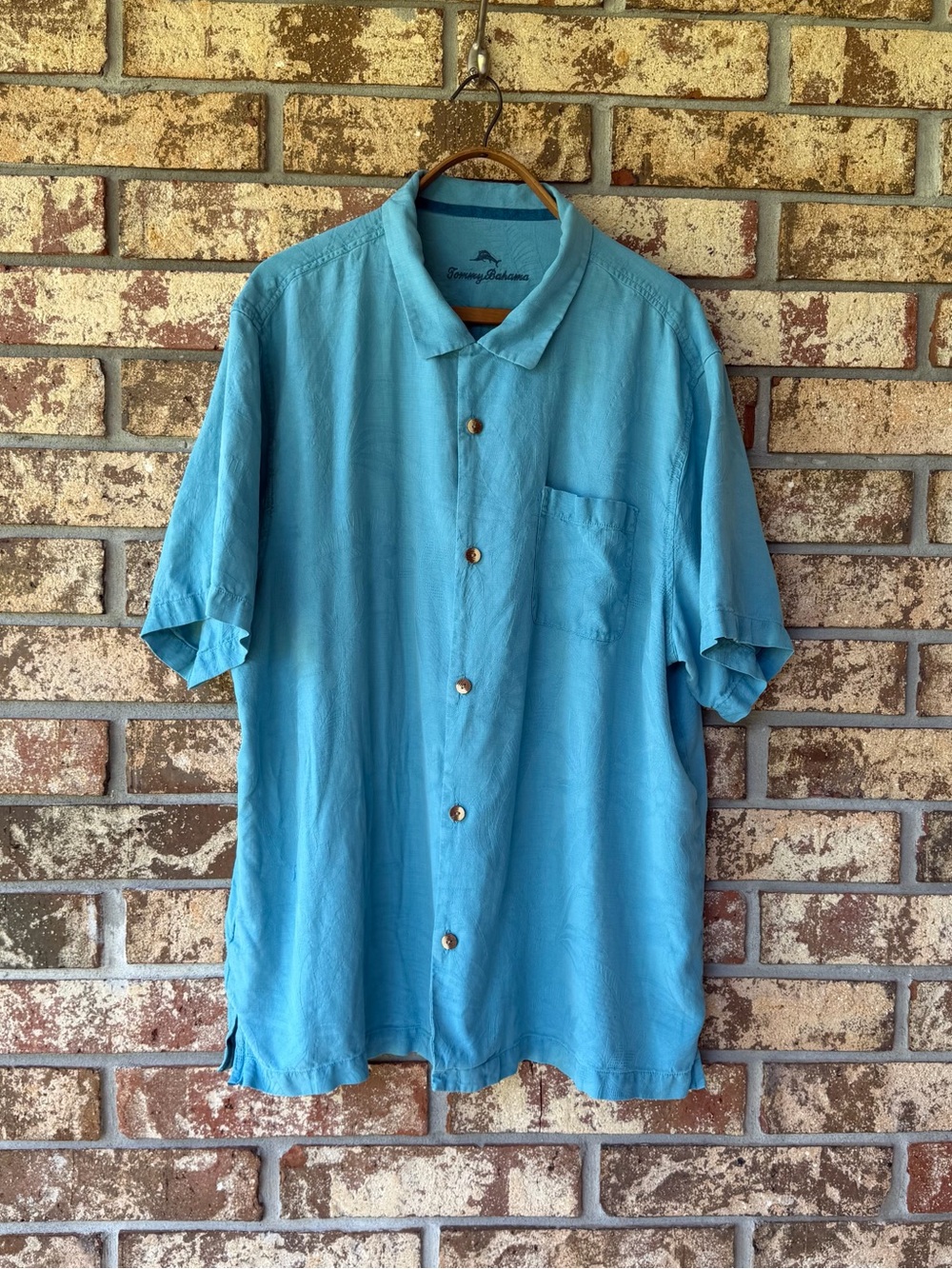 Men’s Tommy Bahama 100% Silk Shirt Size XXL Pocket Baby Blue Beautiful Condition